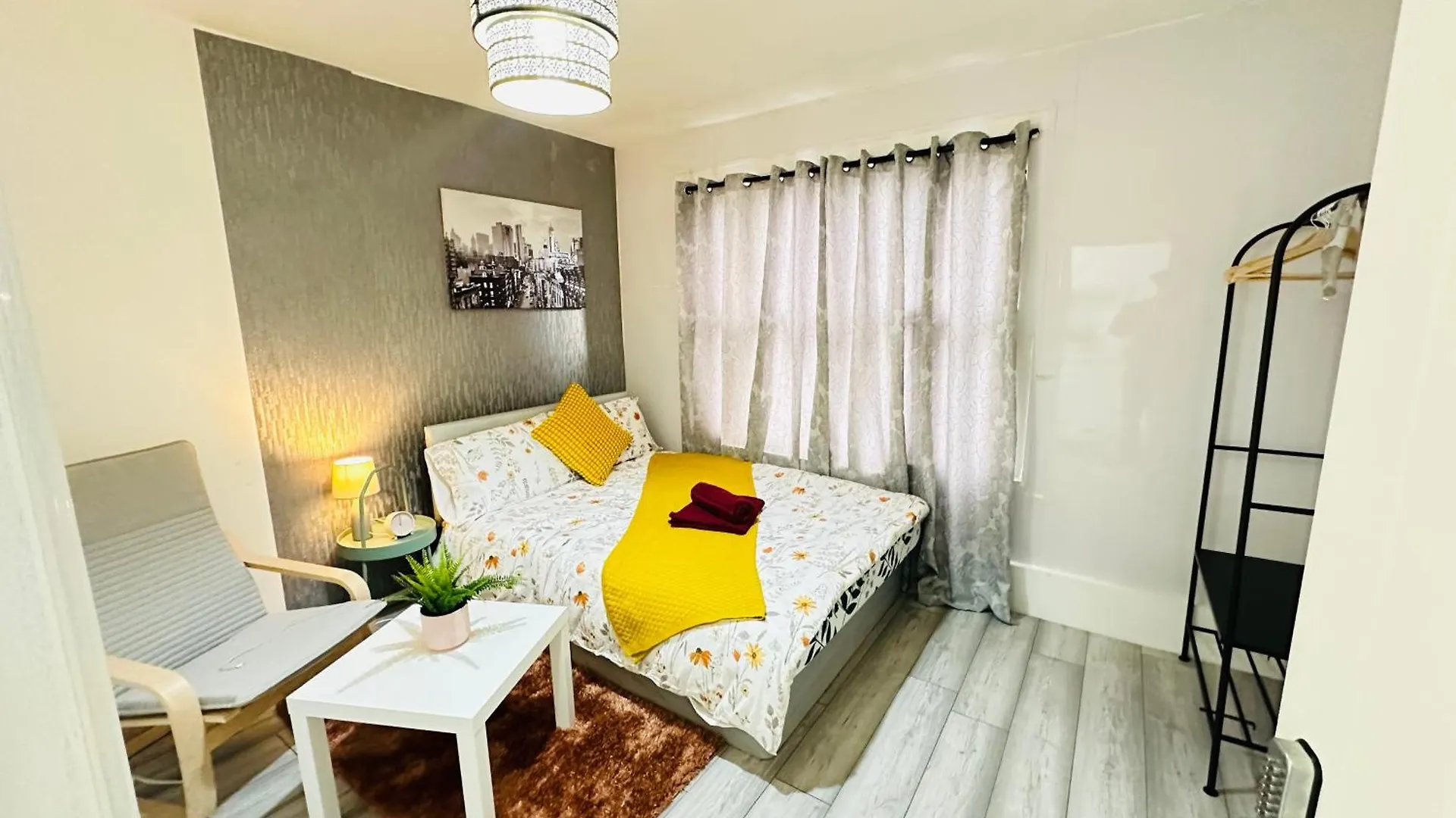 Flat In Aldgate East, London Apartment