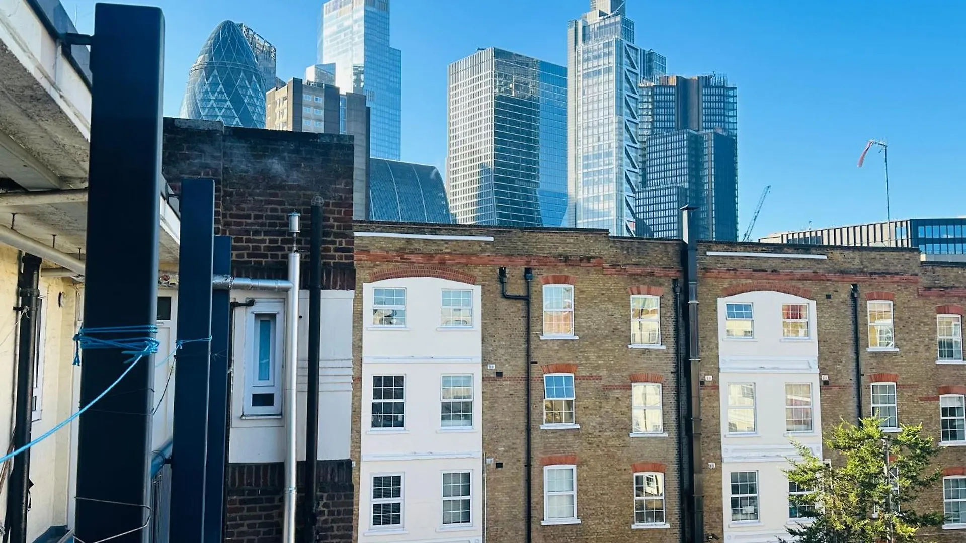 Flat In Aldgate East, London Apartment 0*,