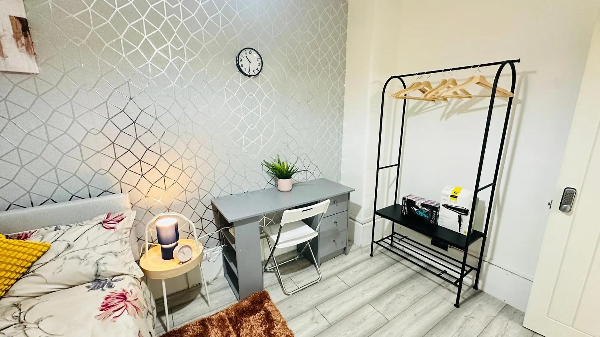 Flat In Aldgate East, London Apartamento