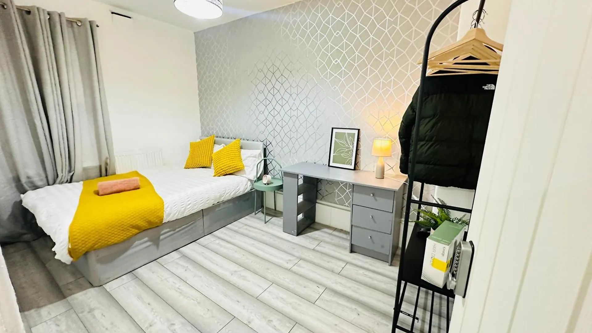 Flat In Aldgate East, London Apartamento